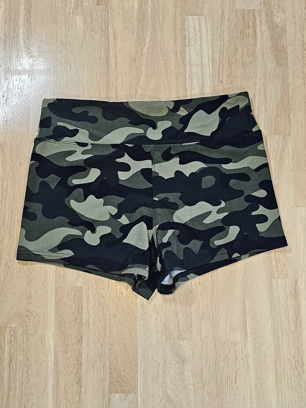 Camo Print Stretch Shorts - Picture 7 of 7